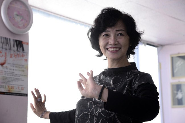 Koh Young-hee, a North Korean defector and former solo dancer at a Pyongyang-based troupe in North Korea, poses for a photo prior to an interview with The Korea Herald in Sanggye-dong, Seoul, Wednesday.(Park Hae-mook/The Korea Herald)