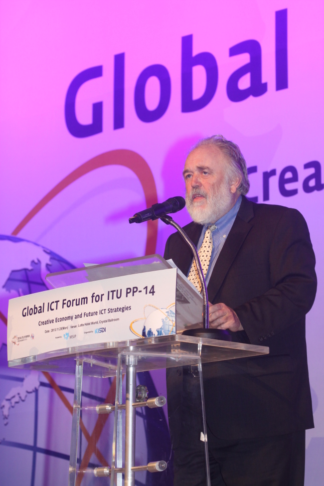 World Future Society’s president Timothy Mack delivers a speech at the Global ICT Forum for ITU PP-14 in Seoul on Monday. (ICT Ministry)