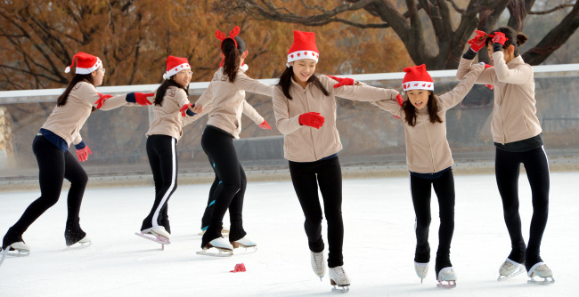 Children skate in the outdoor ice rink at the Grand Hyatt Hotel in Seoul on its opening day Sunday. (Kim Myung-sub/The Korea Herald)