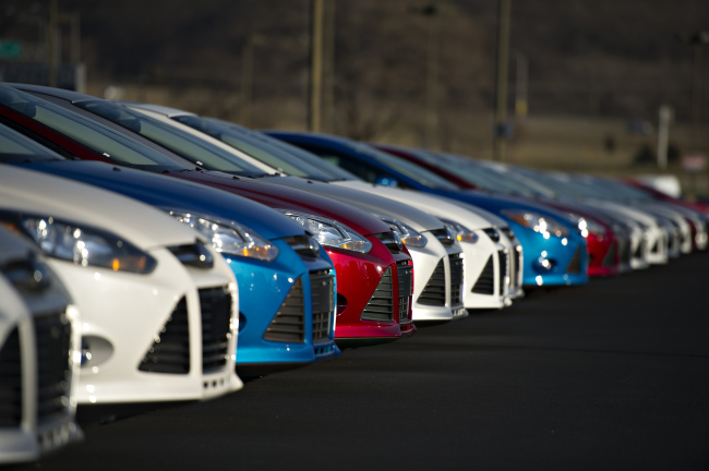 Ford Motor Co. Focus vehicles sit on display at Uftring Ford in East Peoria, Illinois. (Bloomberg)