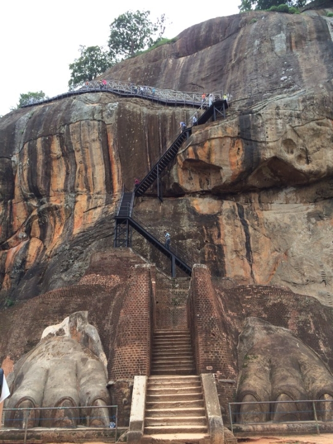 This view of Sigiriya, literally “Lion Rock” in Sinhalese, shows its 180-meter rock face and 1,200 steps to the top, where Buddhist monks worshipped until the 14th century. It is located in the Matale district of Sri Lanka’s Central province.  (Han Jae-chul/Planet Sri Lanka Tour)