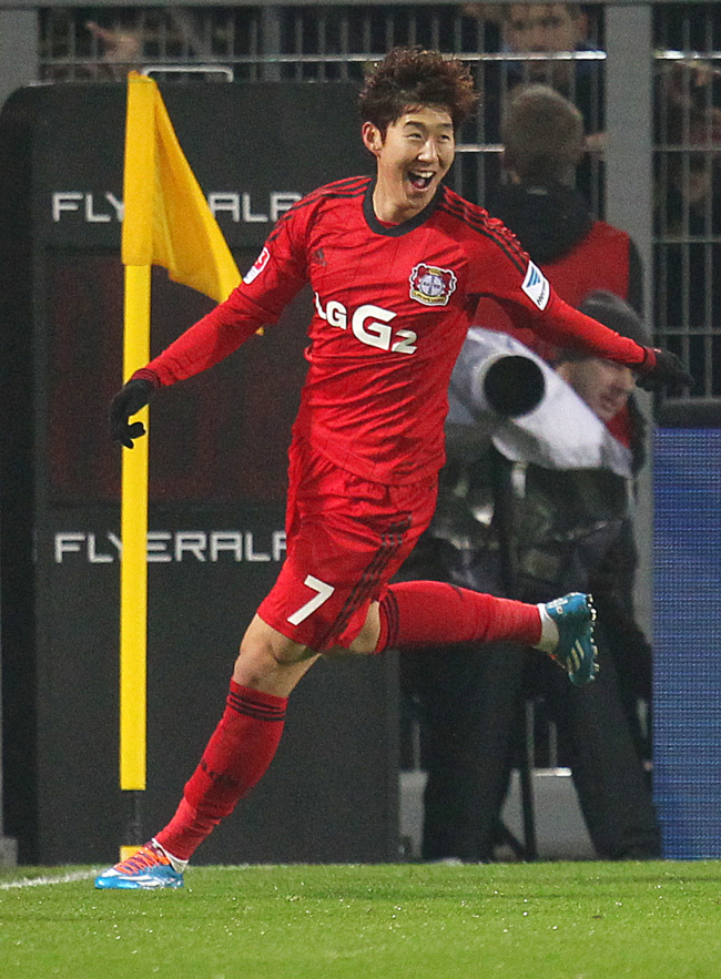 Leverkusen’s Son Heung-min celebrates his goal on Saturday. (AP-Yonhap News)