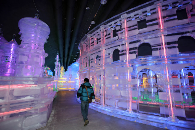 Ice sculptures are displayed at one of the venues for the Hwacheon Sancheonoe Festival, which opens on Jan. 4. (Yonhap News)