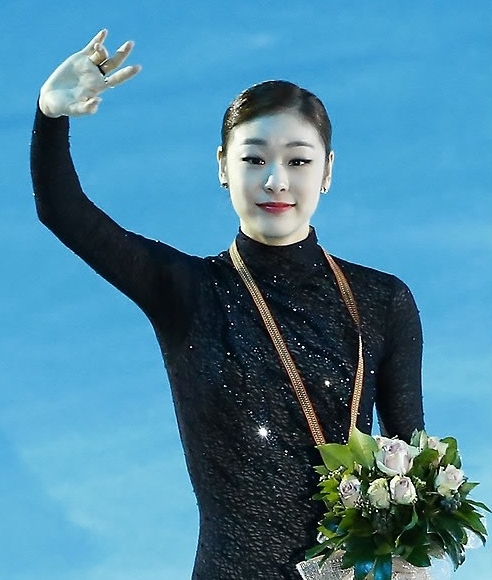 '골든 스핀 오브 자그레브' 대회에서 우승한 '피겨 여왕' 김연아가 8일 오전 크로아티아 자그레브의 돔 스포르토바 빙상장에서 시상식을 마친 뒤 관중들에 인사를 하고 있다. (연합뉴스)