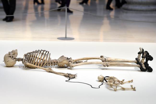 This picture shows a piece by Gino de Dominicis called “Time, Error, Space” (1969) portraying the skeleton of a man on rollerblades and his dog as part of the exhibition “Anni 70 Arte a Roma (’70s Art in Rome)” during a press preview at the Palazzo delle Esposizioni on Monday in Rome. (AFP-Yonhap News)