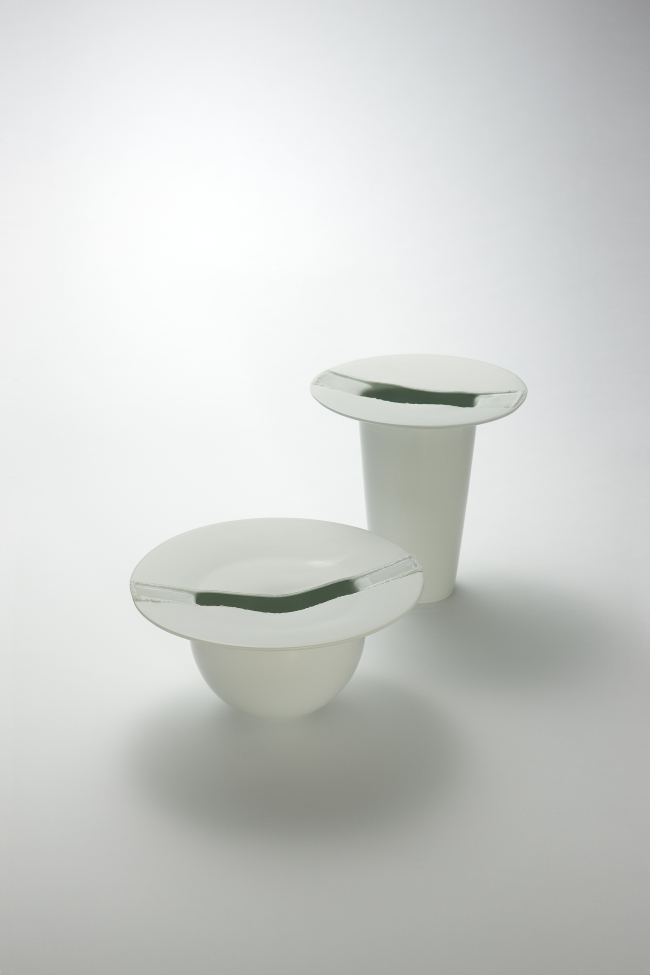 White vases by Ko Hee-sook. (Craft Trend Fair)