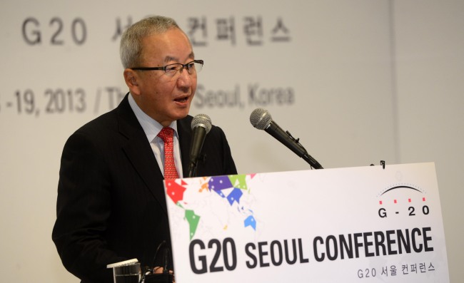 Finance Minister Hyun Oh-seok delivers a keynote speech at the G20 Seoul Conference on Wednesday.(Park Hae-mook/The Korea Herald)