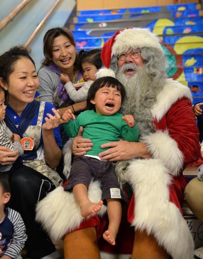 12월 9일 도쿄의 히노모토 유치원을 방문한 산타 (AFP)