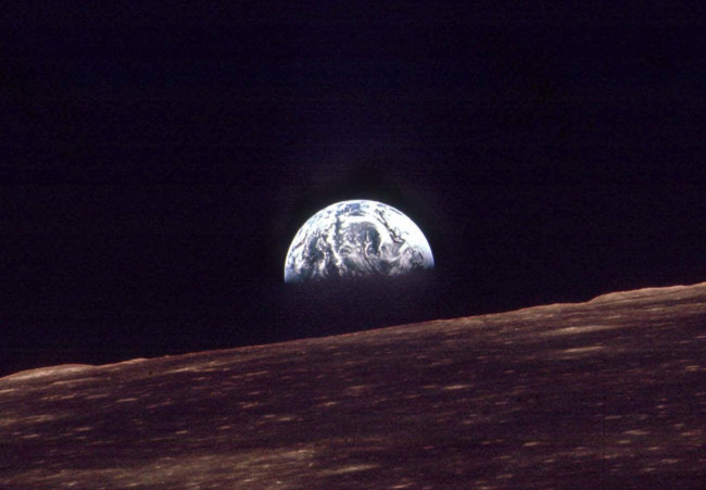 The Earth shines over the moon’s horizon on Dec. 24, 1968. (AP-Yonhap News)