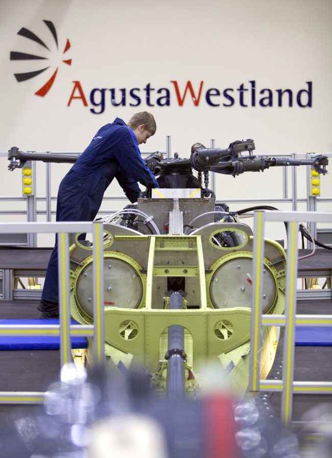 A mechanic works on the gearbox of an AW159 Lynx Wildcat helicopter at the Finmeccanica AgustaWestland factory in Yeovil, U.K. (Bloomberg)