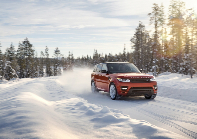 Jaguar Land Rover Korea on Monday debuts the All New Range Rover Sports 3.0 Super Charger, which boasts 340 horsepower and a more fuel-efficient all-aluminum body. (Jaguar Land Rover)