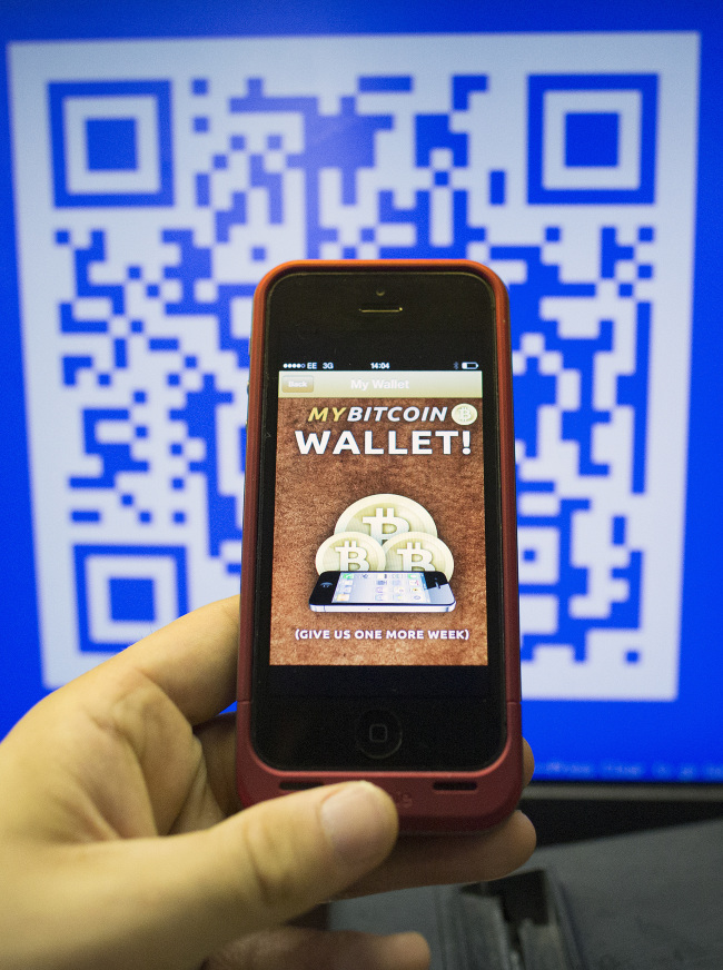 An iPhone 5 displays the Bitcoin Wallet smartphone app in London. (Bloomberg)