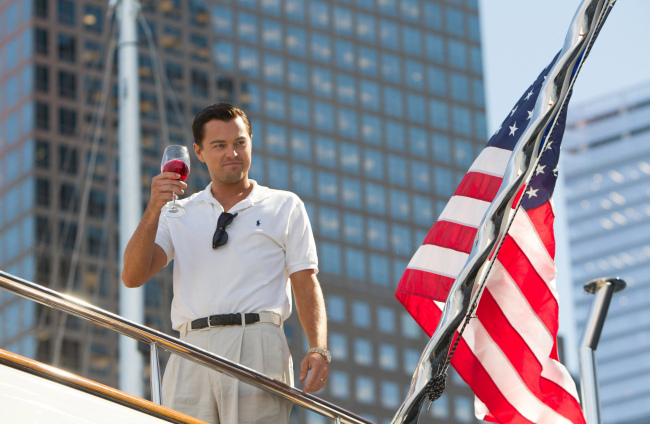 This image released by Paramount Pictures shows Leonardo DiCaprio as Jordan Belfort in a scene from “The Wolf of Wall Street.” (AP-Yonhap News)