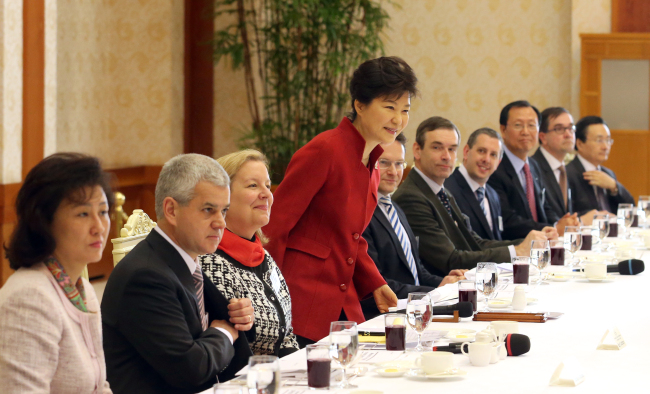 President Park Geun-hye meets CEOs of foreign-invested firms at Cheong Wa Dae on Thursday. (Yonhap News)