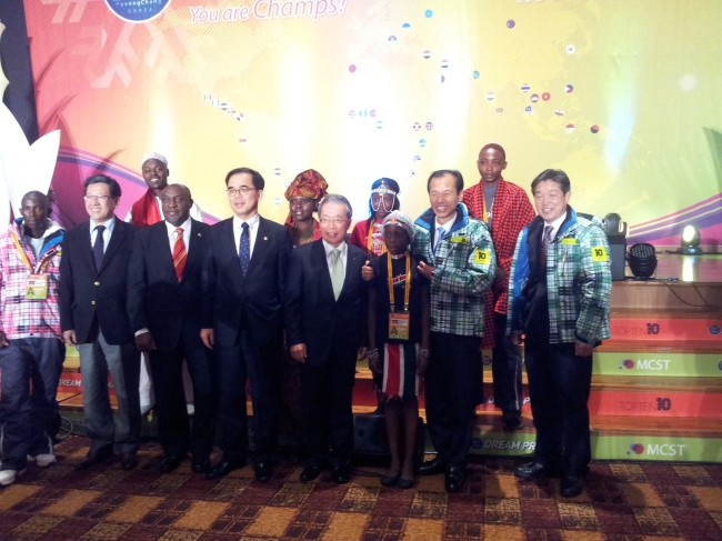 Kenyan Ambassador to South Korea Ngovi Kitau (front row, third from left) and Culture, Sports and Tourism Vice Minister Kim Chong (front row, fourth from left) are joined by Kenyan athletes and government officials during a ceremony inaugurating the Dream Program at the Winter Sports Academy in Pyeongchang, Gangwon Province, on Tuesday. (Kenyan Embassy)