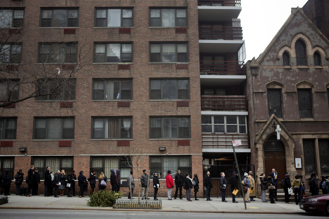 Job seekers wait in line to enter a job fair in New York.  (Bloomberg)