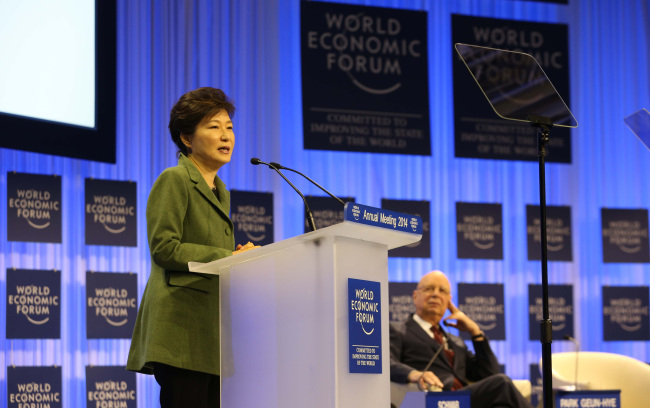 President Park Geun-hye delivers a keynote speech at the 2014 annual meeting of the World Economic Forum in Davos, Switzerland, Wednesday. (Yonhap News)