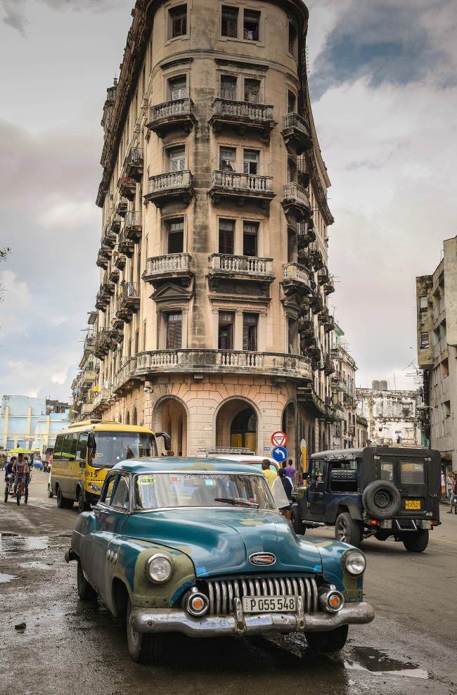 Cars drive along a street in Havana, Cuba. (AFP-Yonhap News)