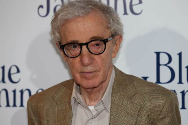 Woody Allen poses during a photocall for the French premiere screening of “Blue Jasmine” on Aug. 27, 2013. (AFP-Yonhap)