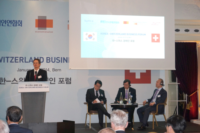 지난 1월 20일, 스위스 벨뷰 팰리스 호텔에서 열린 ‘한-스위스 경제인포럼’에서 최병오 회장이 한국과 스위스의 제 3국 공동 진출 세션에서 와일드로즈의 아시아 진출 전략을 발표했다.