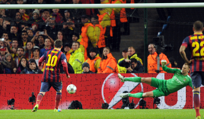 Barcelona’s Lionel Messi scores against Manchester City on Tuesday. (AP-Yonhap)