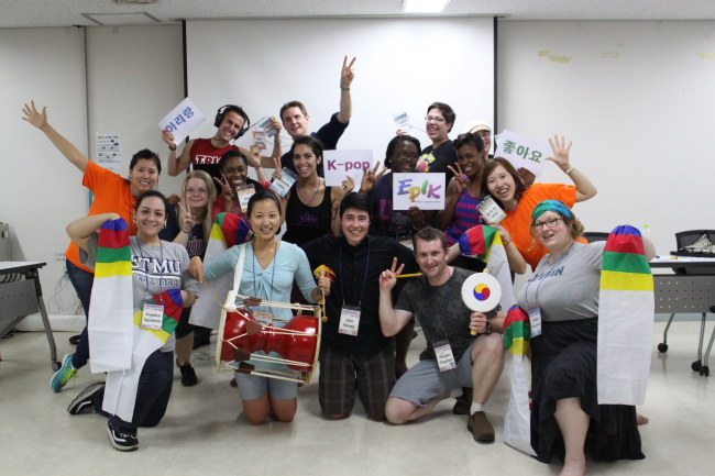 Native English teachers pose with traditional Korean musical instruments and decorative items. (EPIK)