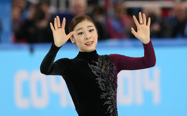 경기 마치고 인사하고 있는 김연아 선수(연합)