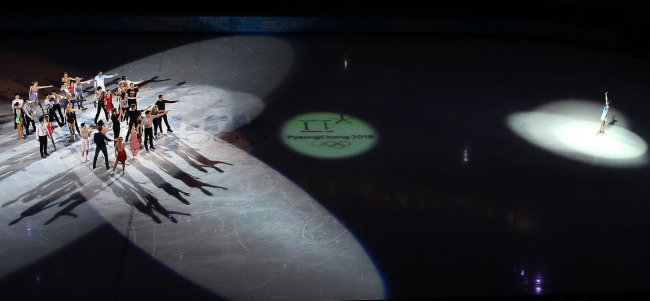 The PyeongChang Winter Games emblem is seen during the figure skating gala show in Sochi on Saturday. (Yonhap)