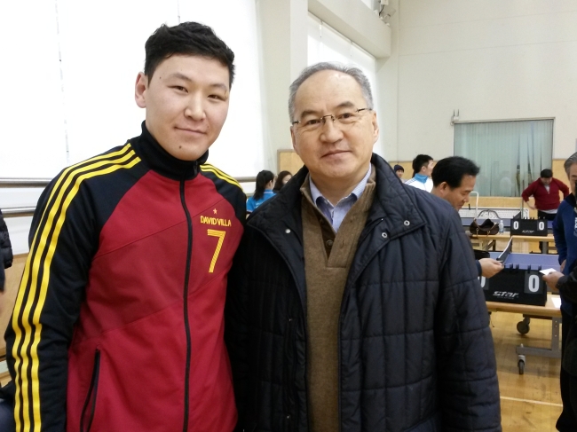 Byambasuren Chuluundorj (left), current chair of the Mongolian Student Association in Korea, and Mongolian Ambassador to South Korea Baasanjav Ganbold pose for a photo during the opening ceremony of a sports competition organized by CMOX at Sahmyook University in Nowon-gu, Seoul, Feb. 16. (Philip Iglauer/The Korea Herald)