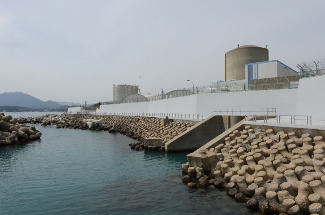 A seawall protects the Kori nuclear power reactors from earthquakes and tsunamis along the southern coastline in Busan. (Korea Hydro & Nuclear Power)