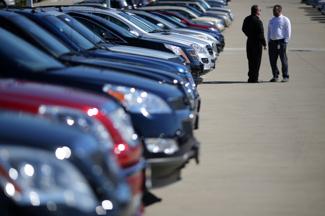 A salesman speaks to a customer at a dealership in Lexington, Kentucky. ( Bloomberg)