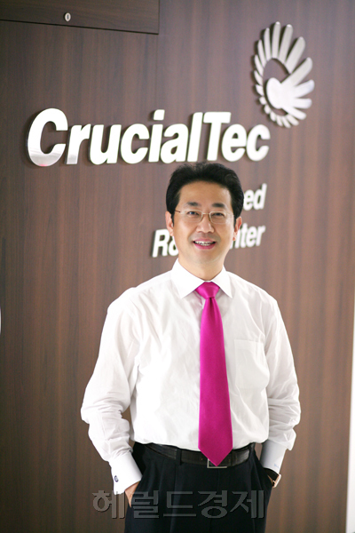 Charles Ahn, CEO of CrucialTec. (The Korea Herald file photo)