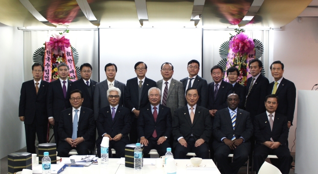 Kenyan Ambassador Ngovi Kitau (front row, second from right) is joined by top South Korean business leaders during a launch ceremony for the Kenyan-Korea Economic Forum in southern Seoul on Feb. 27.