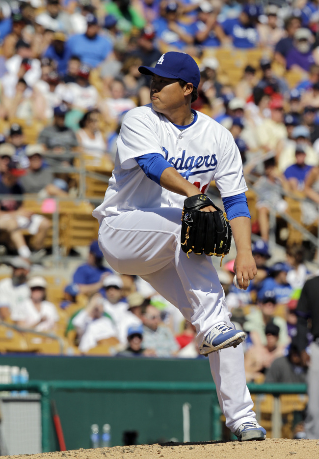 Korea’s Ryu Hyun-jin had the final tuneup for his season debut, pitching into the sixth inning Sunday for the Los Angeles Dodgers during a 3-3 tie with the Colorado Rockies. (AP-Yonhap)