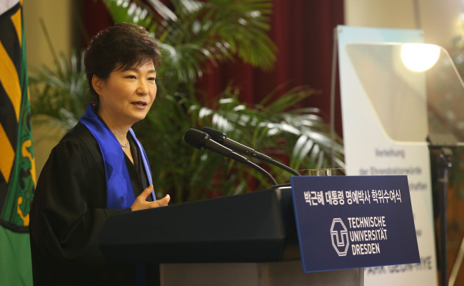 President Park Geun-hye delivers a speech at the Dresden University of Technology in Dresden, Germany, Friday.(Park Hyun-koo/The Korea Herald)