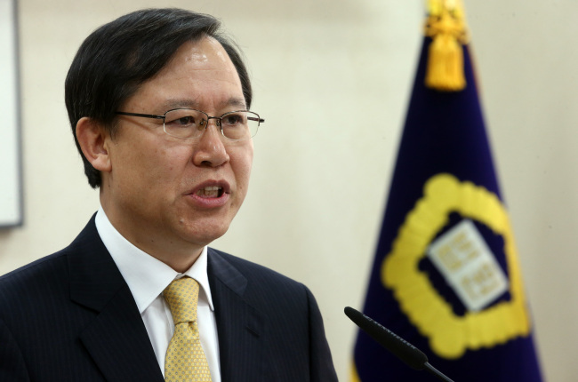 Park Byoung-dae, chief of the top court’s administrative body, speaks in a press conference at the Supreme Court in Seoul, Wednesday. (Yonhap)