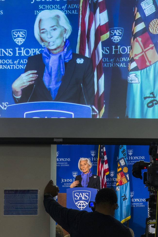 International Monetary Fund Managing Director Christine Lagarde is seen on a projection screen as she holds a discussion on the state of the global economy at the Johns Hopkins School of Advanced International Studies in Washington, D.C., Wednesday. (EPA-Yonhap)