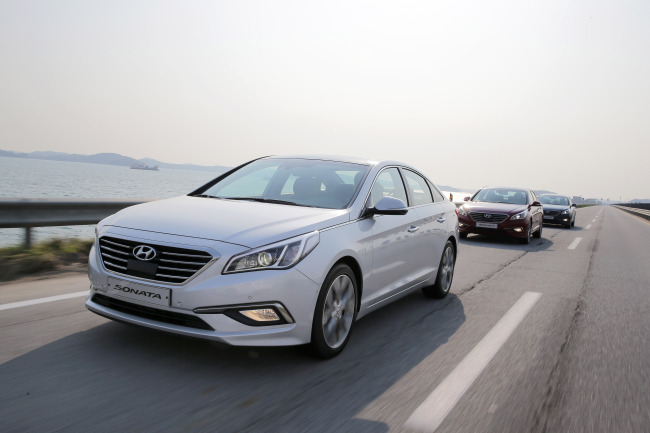 [Behind the Wheel / Hyundai Sonata] Design: ★★★★☆ / Interior: ★★★☆☆ / Performance:★★★★☆ / Fuel economy: ★★☆☆☆ / Cost and A/S: ★★★★☆