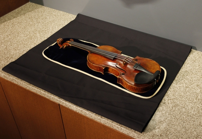A Lipinski Stradivarius ( MCT)