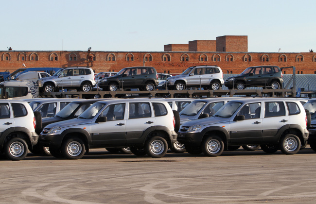 Chevrolet Niva vehicles, manufactured under a joint venture by General Motors and Avtovaz, are seen ready for shipment outside OAO Avtovaz auto plant in Togliatti, Russia. (Bloomberg)