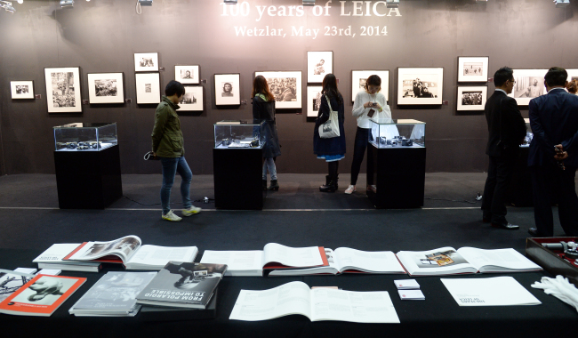 Visitors look at photographs and photographic equipment on display at the “100 years of Leica” exhibition at the Coex Convention Center on Thursday. ( Ahn Hoon/The Korea Herald)