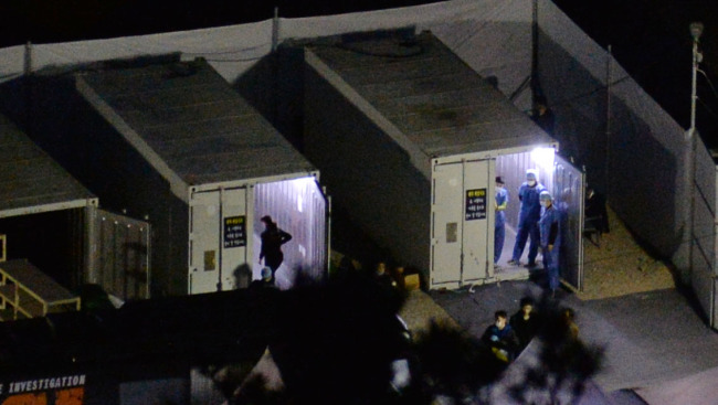 Recovered bodies are moved to a temporary mortuary at Paengmok Port on Jindo Island, South Jeolla Province, Wednesday. ( Lee Sang-sub/The Korea Herald)