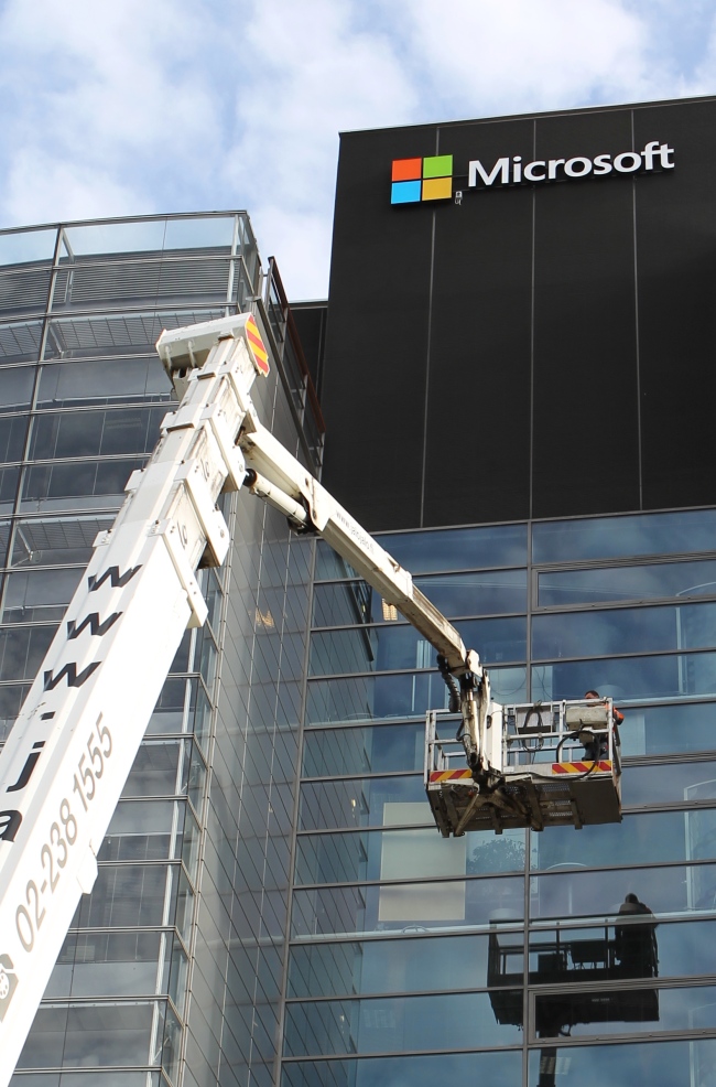 A worker on a lift truck finalizes the installation of the Microsoft logo on the former Nokia headquarters building in Espoo, Finland, Saturday. (Xinhua-Yonhap)