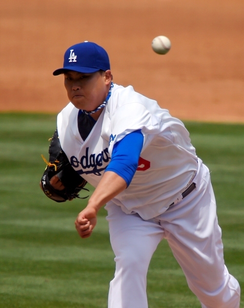 Los Angeles Dodgers starting pitcher Ryu Hyun-jin delivers in the second inning on Sunday. (AP-Yonhap)