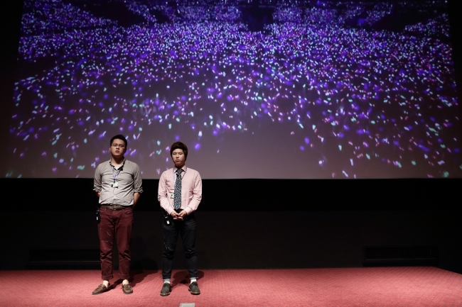 Filmmaker Joey Ye-hwan (right) makes a presentation about his documentary project “ROCK U” at Jeonju Project Market’s documentary pitching session on May 3. (JIFF)