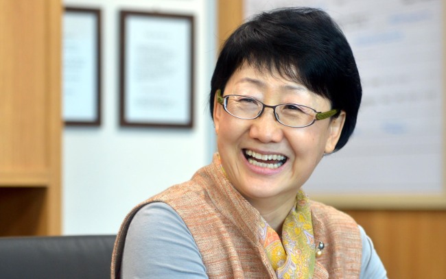 Rhee Hyeun-suk, director of the Asian and Pacific Training Center for Information and Communication Technology for Development. (Kim Myung-sub/The Korea Herald)