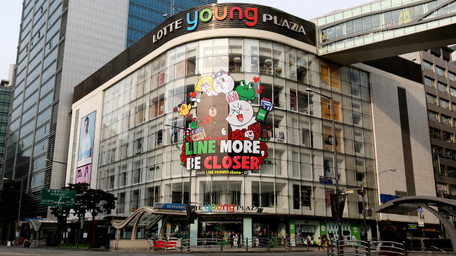 A Lotte mall in Myeong-dong is decorated with Line’s characters, called Line Friends.(Line Corp.)