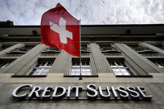 A Swiss flag flies over a Credit Suisse sign in Bern. (AFP-Yonhap)