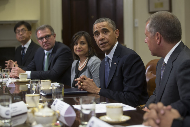 U.S. President Barack Obama meets with business leaders in the Roosevelt Room of the White House in Washington, D.C., Tuesday. ( EPA-Yonhap)