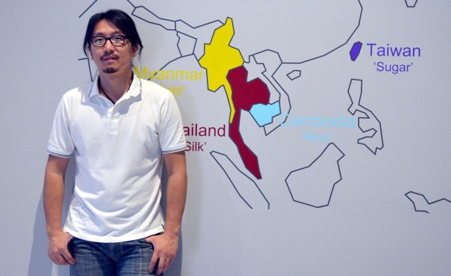 Artist Lee Wan poses in front of his work exhibited at Leeum, Samsung Museum of Art, Tuesday. (Kim Myung-sub/The Korea Herald)